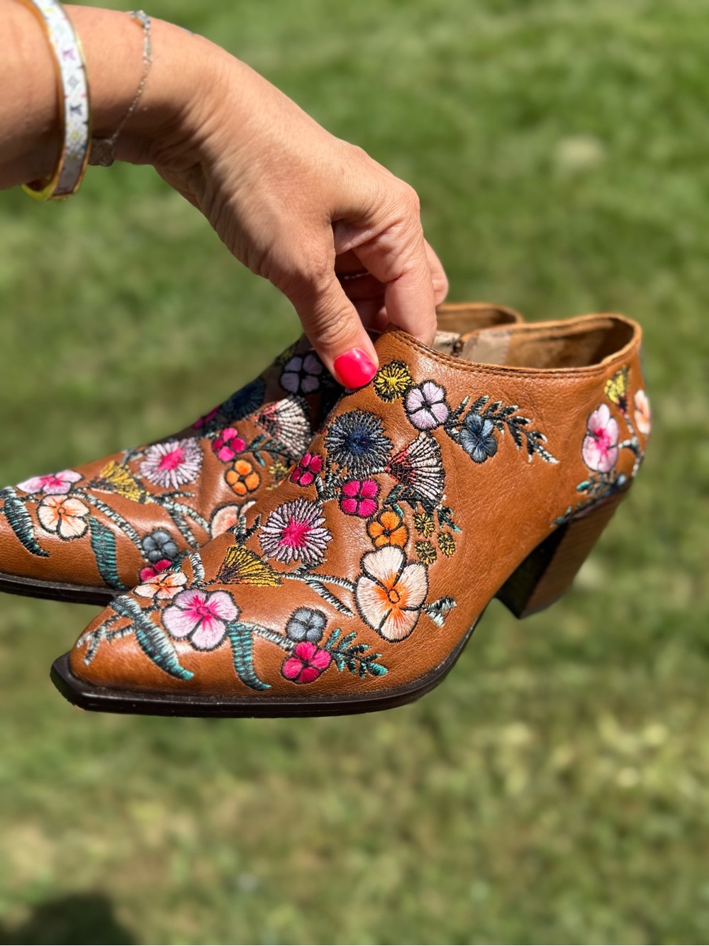 Donald Pliner Western Couture Embroidered Floral Leather Ankle Booties Brown Sz7 - Picture 6 of 9